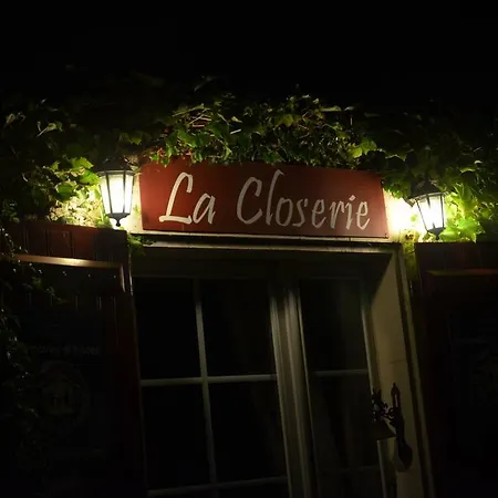 לינה וארוחת בוקר La Closerie 3*